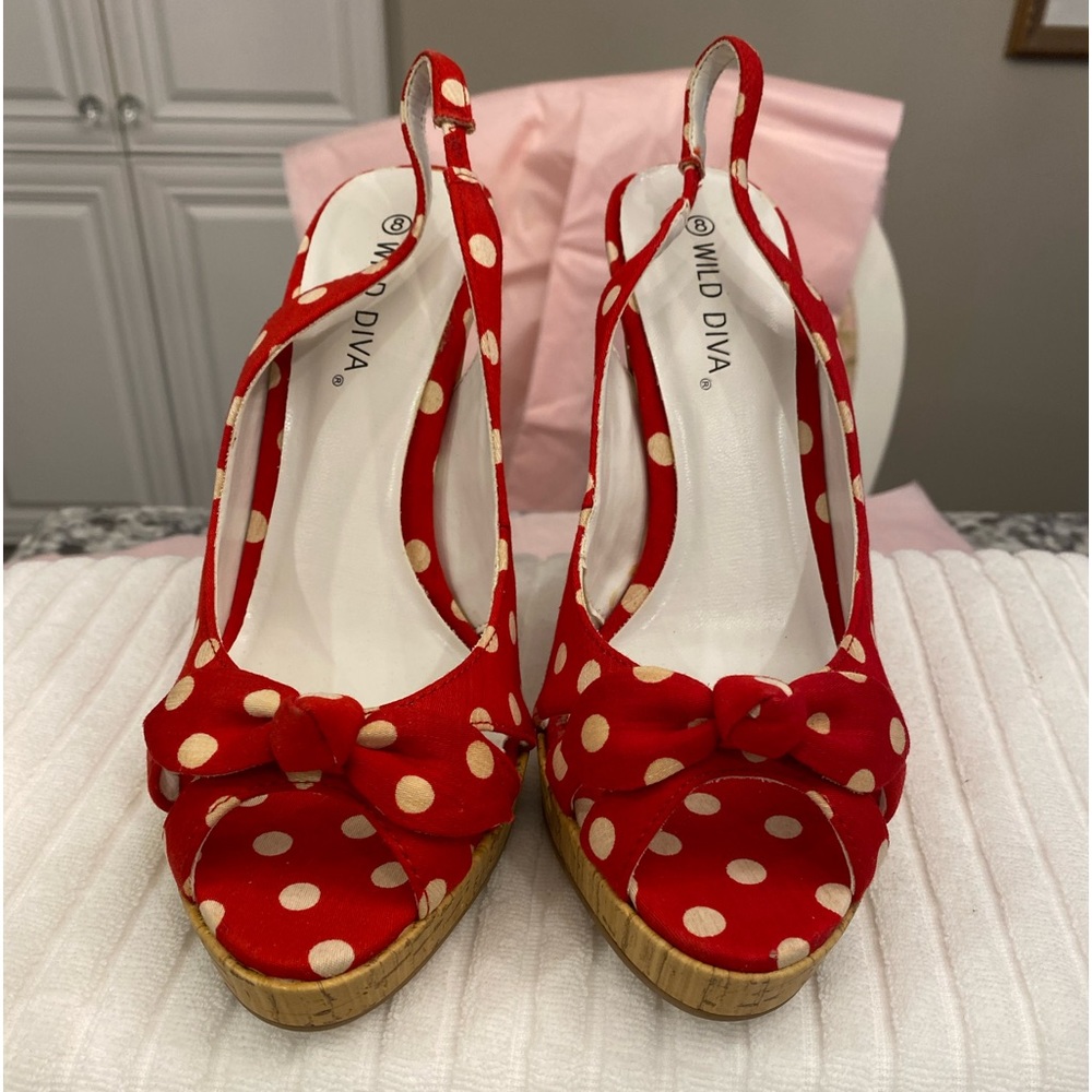 NWOBox Size 8 Wild Diva Platform Open Toed and Ankle Strap